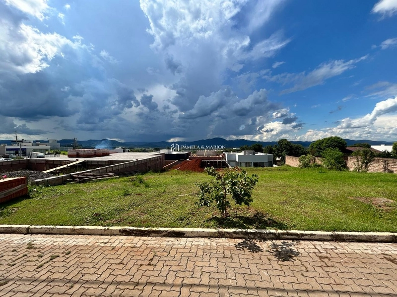 TERRENO: 1ª foto da galeria de imagens do imóvel