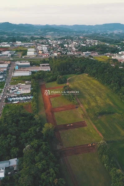 TERRENO: 1ª foto da galeria de imagens do imóvel