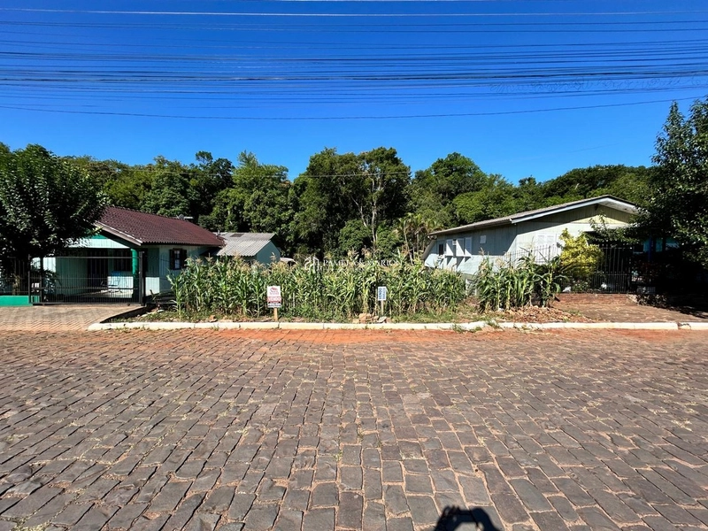 TERRENO: 1ª foto da galeria de imagens do imóvel