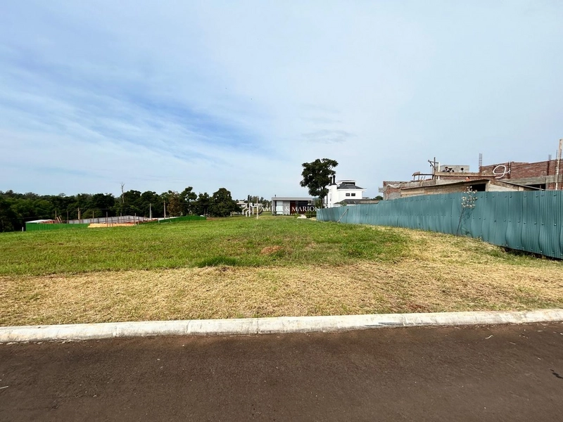 TERRENO: 2ª foto da galeria de imagens do imóvel