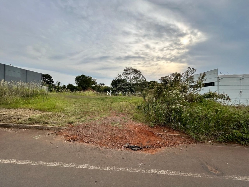 terreno comercial: 1ª foto da galeria de imagens do imóvel
