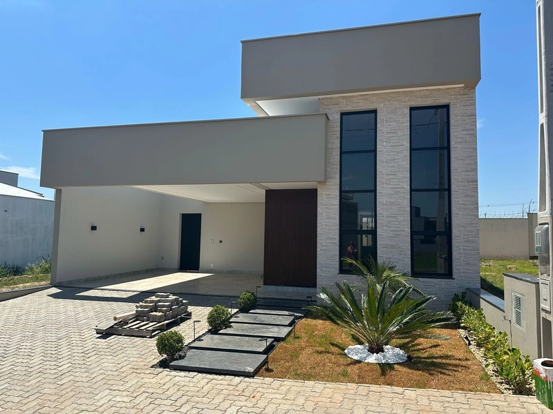 CASA À VENDO NO CONDOMÍNIO VIVAMUS EM SALTINHO COM 250 M²