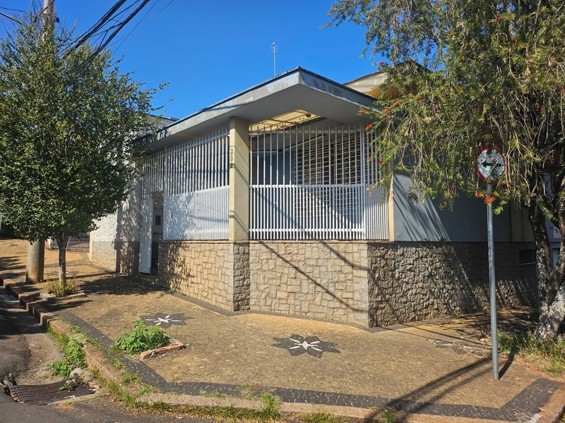 CASA A VENDA NO CENTRO COM 4 DORMITÓRIOS (1 SUÍTE): 1ª foto da galeria de imagens do imóvel