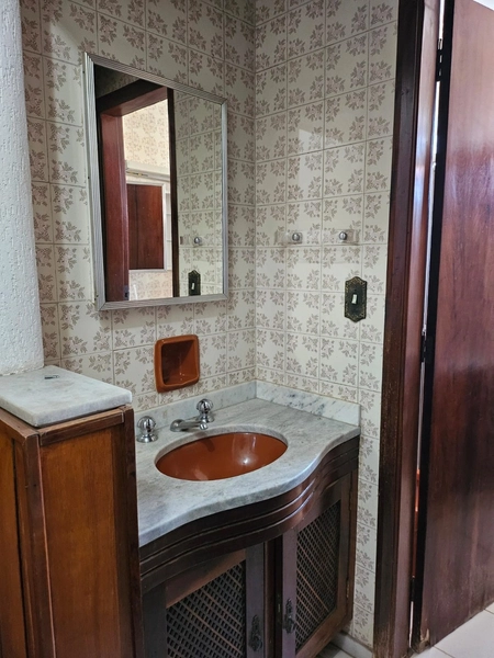 CASA A VENDA NO CENTRO COM 4 DORMITÓRIOS (1 SUÍTE): 8ª foto da galeria de imagens do imóvel