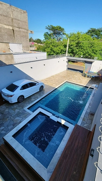 EDÍCULA À VENDA COM 2 DORMITÓRIOS E PISCINA