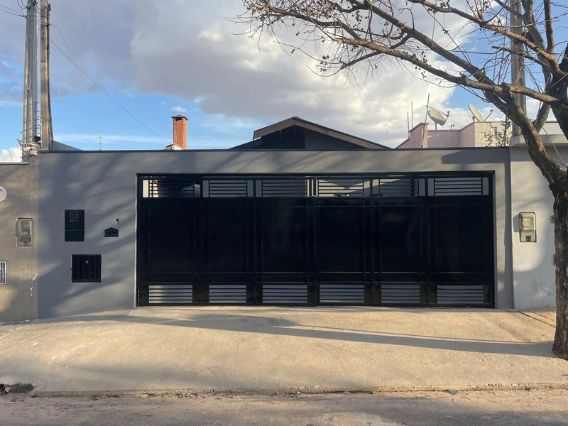 CASA A VENDA COM QUINTAL, COM 3 DORMITÓRIOS BAIRRO BERTOLUCCI: 1ª foto da galeria de imagens do imóvel