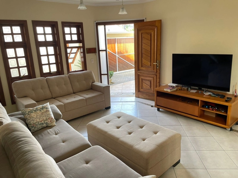 Casa à Venda em Nova Caieiras - O Lar que Você Sempre Sonhou: 3ª foto da galeria de imagens do imóvel