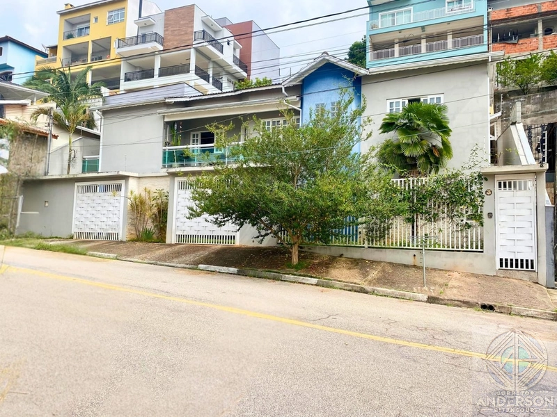 CASA À VENDA – CENTRO DE CAIEIRAS