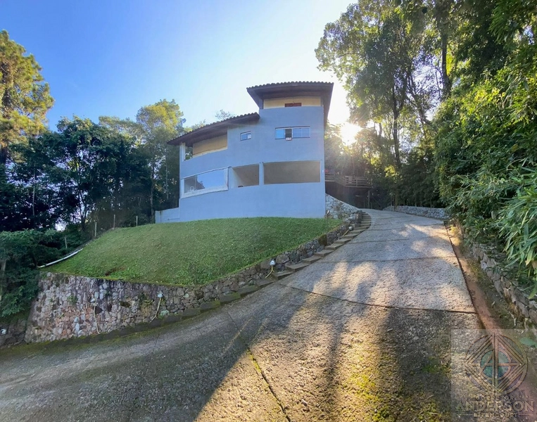 Parque Suíça - Casa em Condomínio com vista verde e acesso fácil!