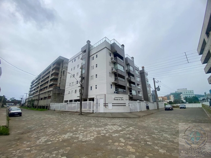 Apartamento na cobertura a apenas 100 metros do mar  em Ubatuba