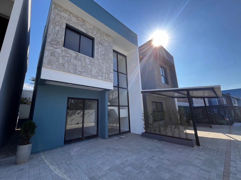 Linda casa à venda em condomínio, Santa Terezinha, Brusque: 1ª foto da galeria de imagens do imóvel