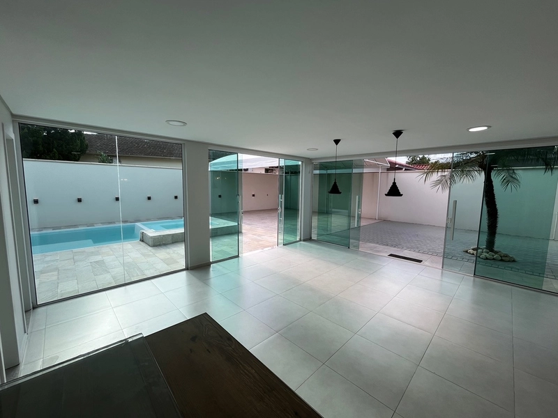 Casa ampla com piscina no Centro da Guabiruba: 10ª foto da galeria de imagens do imóvel