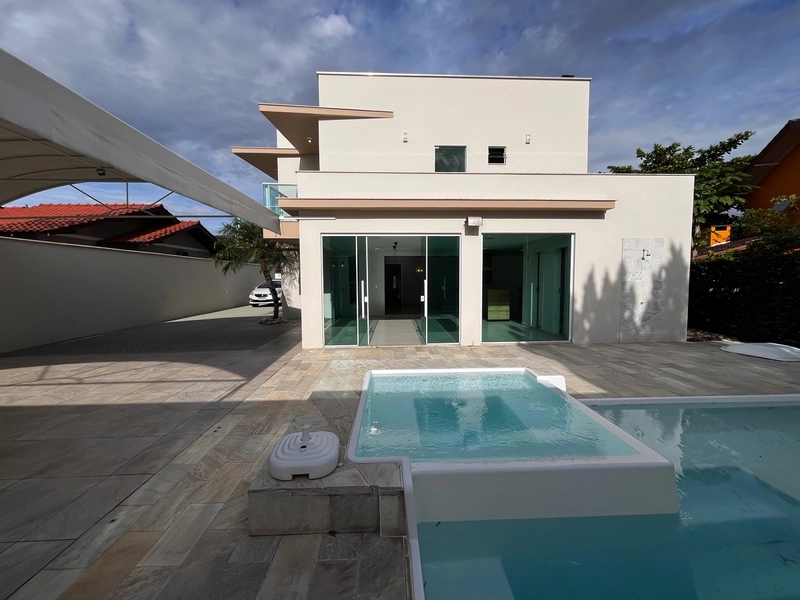 Casa ampla com piscina no Centro da Guabiruba: 7ª foto da galeria de imagens do imóvel