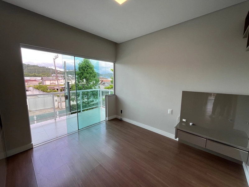 Casa ampla com piscina no Centro da Guabiruba: 41ª foto da galeria de imagens do imóvel