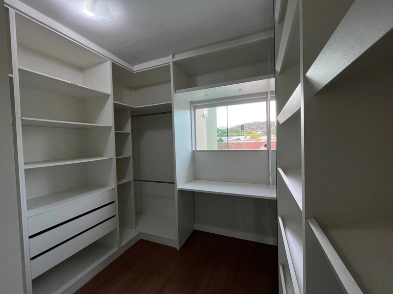 Casa ampla com piscina no Centro da Guabiruba: 38ª foto da galeria de imagens do imóvel