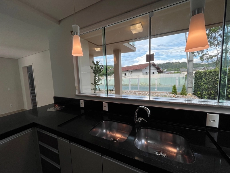 Casa ampla com piscina no Centro da Guabiruba: 14ª foto da galeria de imagens do imóvel