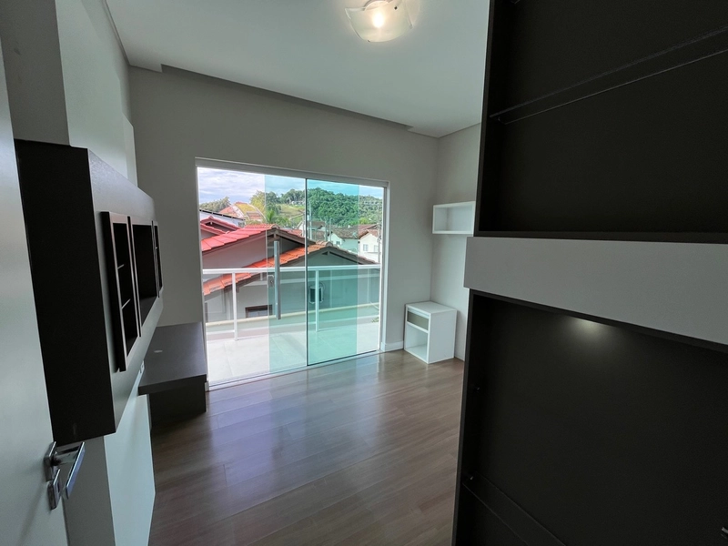 Casa ampla com piscina no Centro da Guabiruba: 32ª foto da galeria de imagens do imóvel