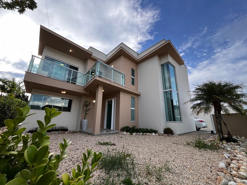 Casa ampla com piscina no Centro da Guabiruba: 2ª foto da galeria de imagens do imóvel