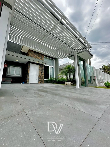 Casa de 03 dormitórios com piscina aquecida: 3ª foto da galeria de imagens do imóvel