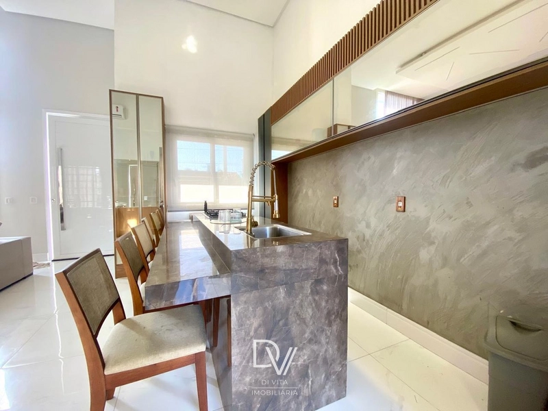 Casa de 03 dormitórios com piscina aquecida: 34ª foto da galeria de imagens do imóvel