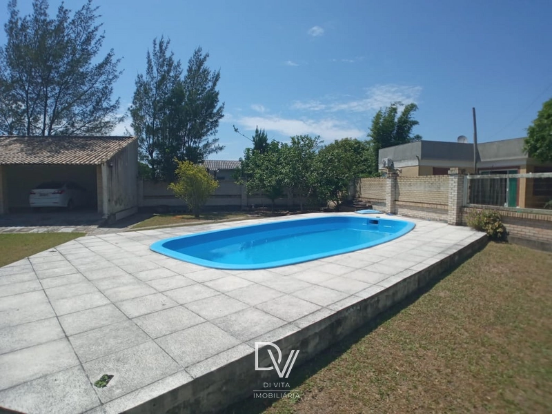 Casa com 04 dormitórios, quiosque e piscina em Xangri-lá: 24ª foto da galeria de imagens do imóvel