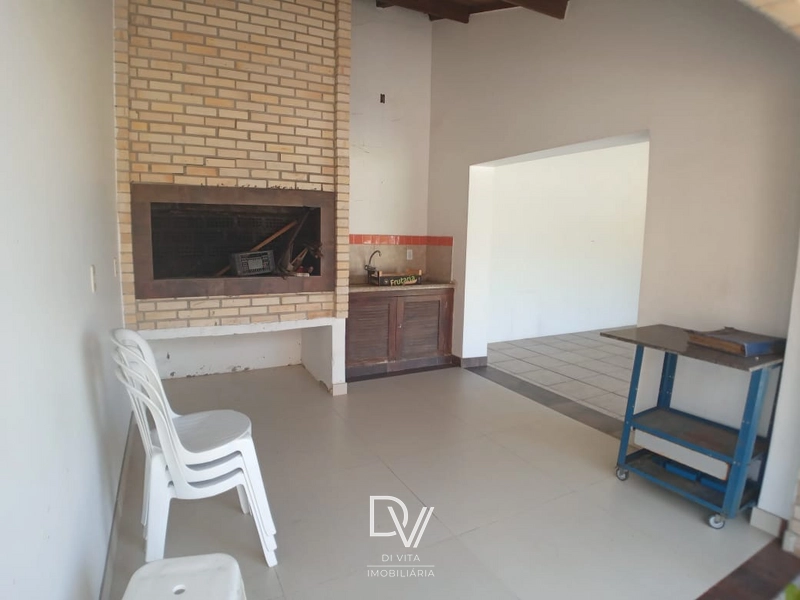 Casa com 04 dormitórios, quiosque e piscina em Xangri-lá: 3ª foto da galeria de imagens do imóvel