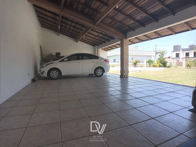 Casa com 04 dormitórios, quiosque e piscina em Xangri-lá: 4ª foto da galeria de imagens do imóvel