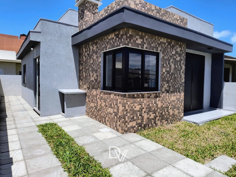 Casa com 02 dormitórios a 50 metros do mar