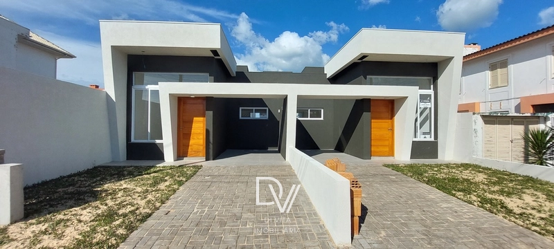 Casa com 03 dormitórios no Bairro Jardim Beira Mar