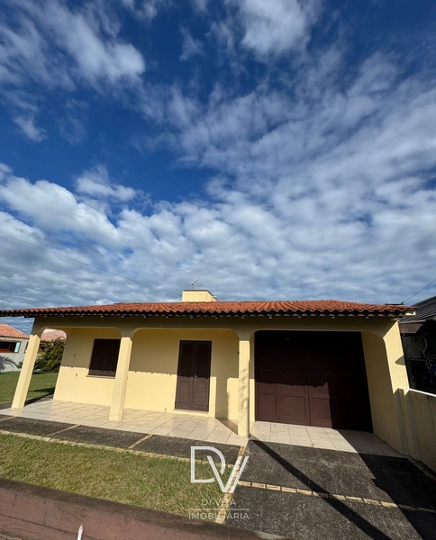 Casa com 04 dormitórios e 02 terrenos, lado mar no Bairro Remanso: 2ª foto da galeria de imagens do imóvel