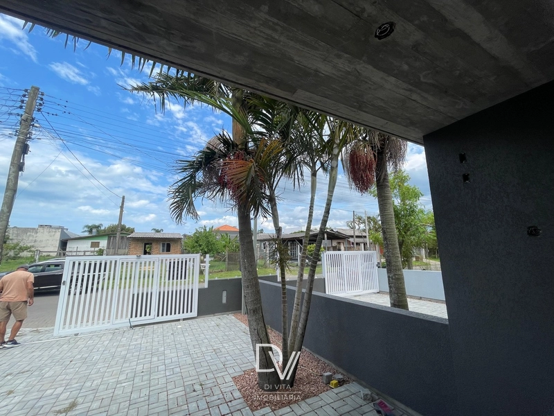 Casa com 02 dormitórios no Bairro Araçá em Capão da Canoa: 2ª foto da galeria de imagens do imóvel