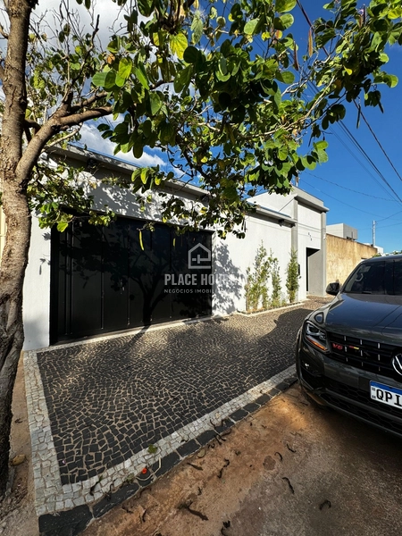 Casa 3 quartos sendo 2 suítes, Piscina Aquecida a.c 200 m² Novo Mundo: 1ª foto da galeria de imagens do imóvel