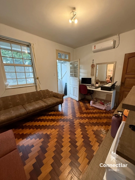 Apartamento 3 dormitórios com pátio e edícula no IAPI: 3ª foto da galeria de imagens do imóvel