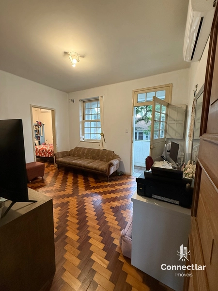 Apartamento 3 dormitórios com pátio e edícula no IAPI: 2ª foto da galeria de imagens do imóvel