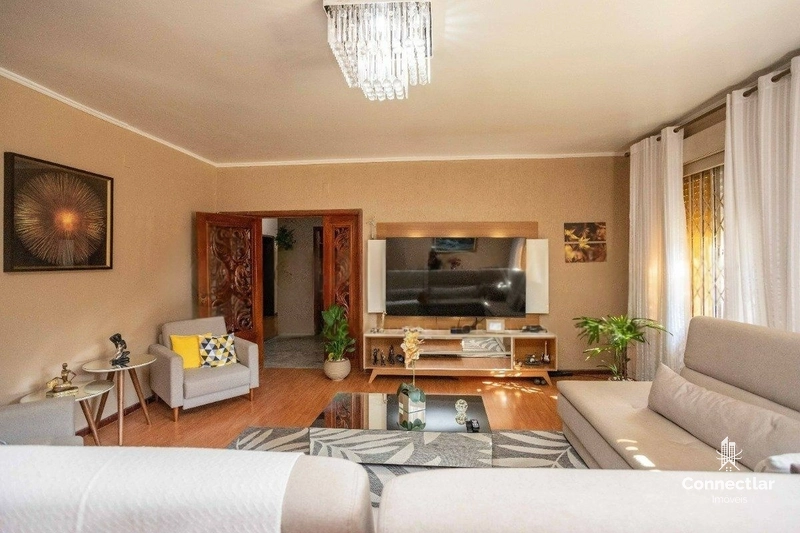 CASA AMPLA NO JARDIM LINDÓIA: 7ª foto da galeria de imagens do imóvel