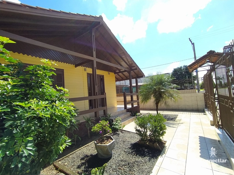 Terreno com Duas Casas e Pátio Amplo – Excelente Oportunidade!: 2ª foto da galeria de imagens do imóvel