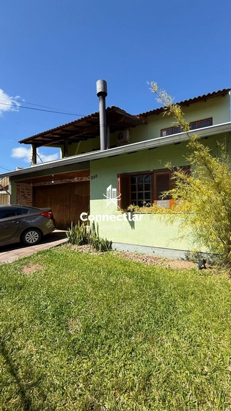 DUAS CASAS AMPLAS NO MESMO TERRENO.: 2ª foto da galeria de imagens do imóvel