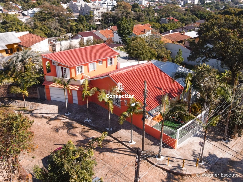 Casa Mobiliada à Venda na Zona Sul de Porto Alegre – 197m²: 1ª foto da galeria de imagens do imóvel