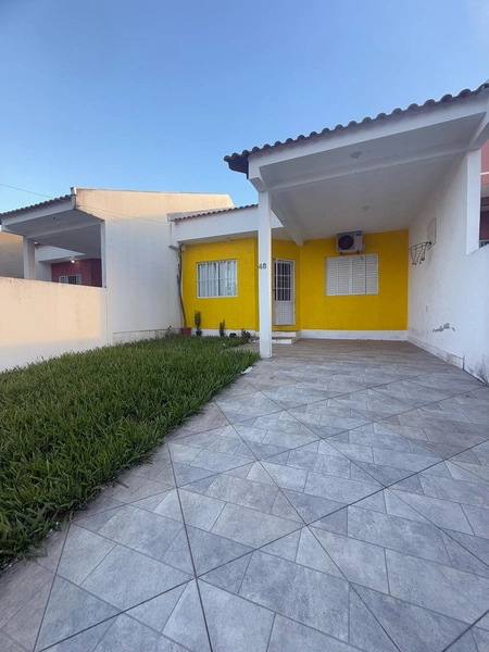 LINDA CASA DE TRÊS DORMITÓRIOS A VENDA: 1ª foto da galeria de imagens do imóvel