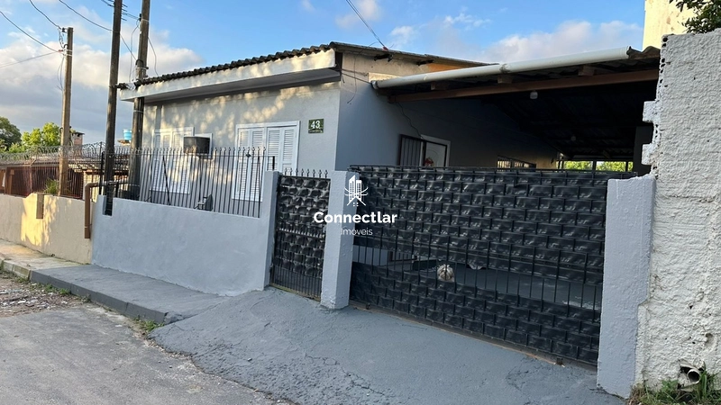 Casa à venda com 2 dormitórios e ótima localização