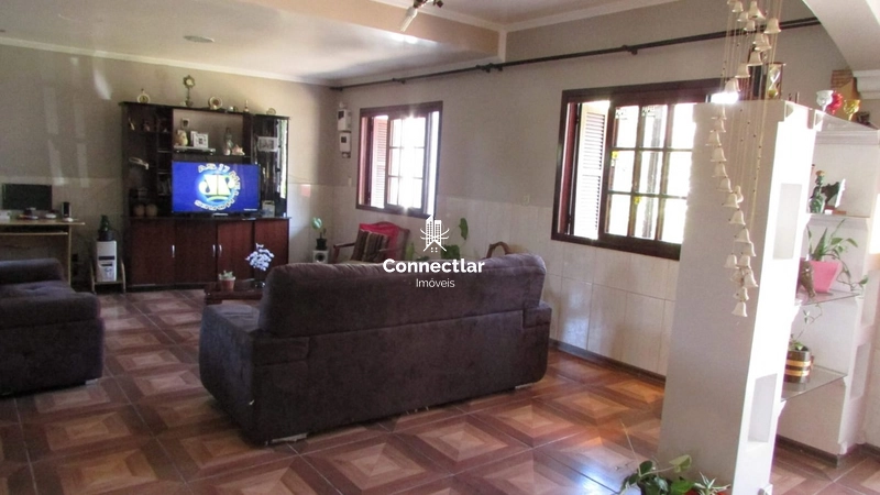 Casa ampla com 4 dormitórios, suíte e lindo pátio arborizado: 10ª foto da galeria de imagens do imóvel