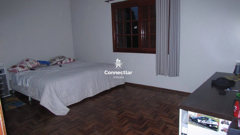 Casa ampla com 4 dormitórios, suíte e lindo pátio arborizado: 3ª foto da galeria de imagens do imóvel