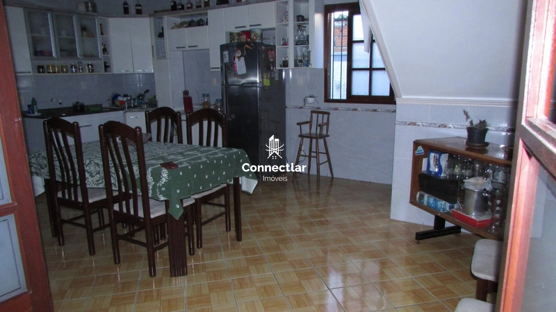 Casa ampla com 4 dormitórios, suíte e lindo pátio arborizado: 5ª foto da galeria de imagens do imóvel