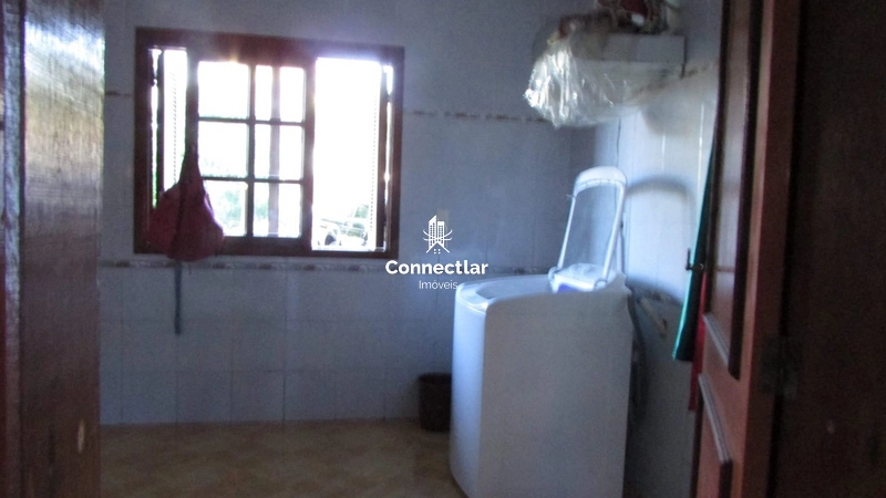 Casa ampla com 4 dormitórios, suíte e lindo pátio arborizado: 15ª foto da galeria de imagens do imóvel