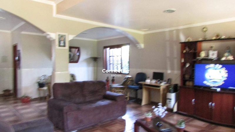 Casa ampla com 4 dormitórios, suíte e lindo pátio arborizado: 11ª foto da galeria de imagens do imóvel