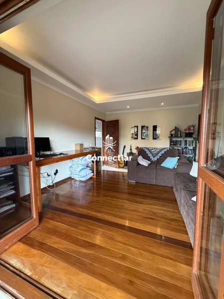 Casa ampla com 3 dormitórios, suíte e excelente padrão construtivo