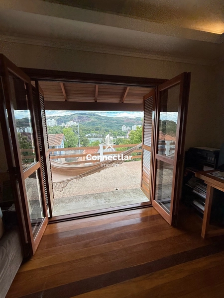 Casa ampla com 3 dormitórios, suíte e excelente padrão construtivo: 3ª foto da galeria de imagens do imóvel