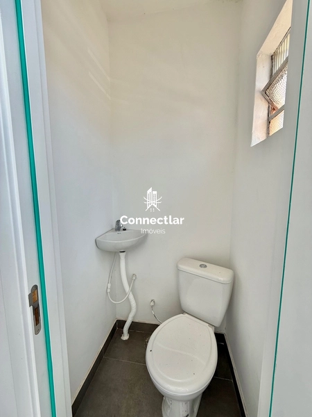 Amplo apartamento reformado com sacada no bairro Petrópolis: 8ª foto da galeria de imagens do imóvel