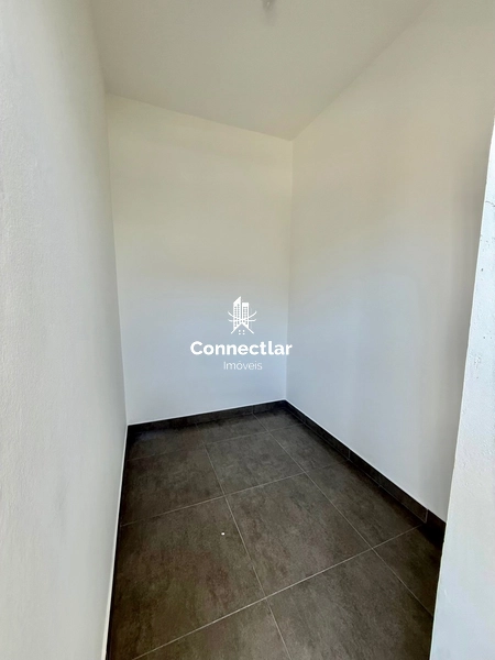 Amplo apartamento reformado com sacada no bairro Petrópolis: 9ª foto da galeria de imagens do imóvel