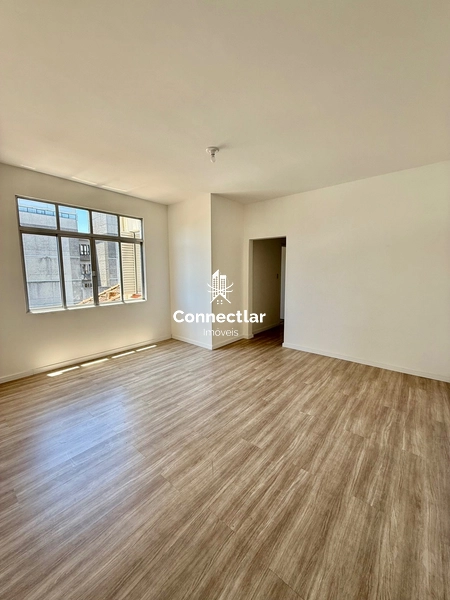 Amplo apartamento reformado com sacada no bairro Petrópolis: 11ª foto da galeria de imagens do imóvel